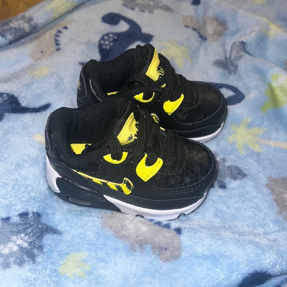 BUMBLEBEE NIKE